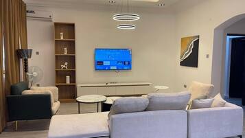 奢華公寓, 3 間臥室, 露台, 庭園景 | 書桌、手提電腦工作空間、免費 Wi-Fi