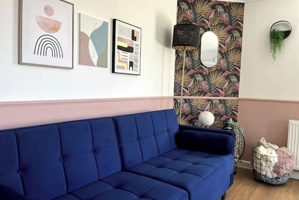 Relaxed Lake-view Escape  Pet Friendly & Steps From Windermere - 文德米爾