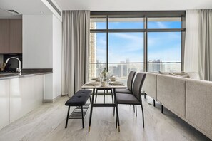 In-room dining - Elegant 3BR Canal & Burj Khalifa Views (Dubai)