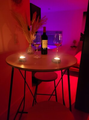 Dining - Romantic Suite: The Pleasure of the Senses (Saint-Antonin-Noble-Val)