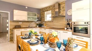 Fridge, microwave, oven, dishwasher - Villa La Vidas by Villas Guide (Medulin)