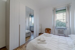 2 bedrooms, iron/ironing board - GuestHost - Elegant 70 sqm apartment, ideal for groups or families of up to 4 people, located on the third floor of a building with an elevator (NOT suitable for disabled guests).The property is situated in the characteristic Santa Rita area, just a few  (Turin)