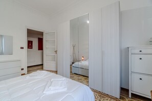 2 bedrooms, iron/ironing board - GuestHost - Elegant 70 sqm apartment, ideal for groups or families of up to 4 people, located on the third floor of a building with an elevator (NOT suitable for disabled guests).The property is situated in the characteristic Santa Rita area, just a few  (Turin)