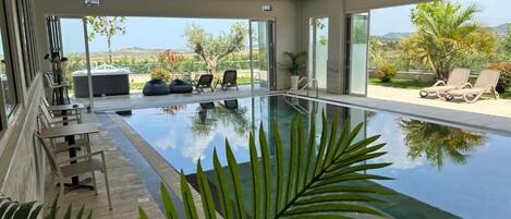 Kolam renang outdoor