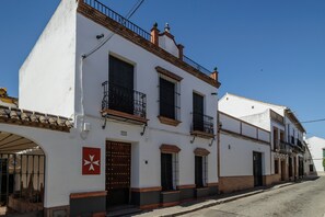 Exterior - Country House 'El Rincón Del Comendador' with Shared Terrace, Wi-Fi and Air Conditioning (Sevilla)