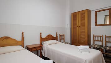 Tabla de planchar con plancha, wifi, ropa de cama