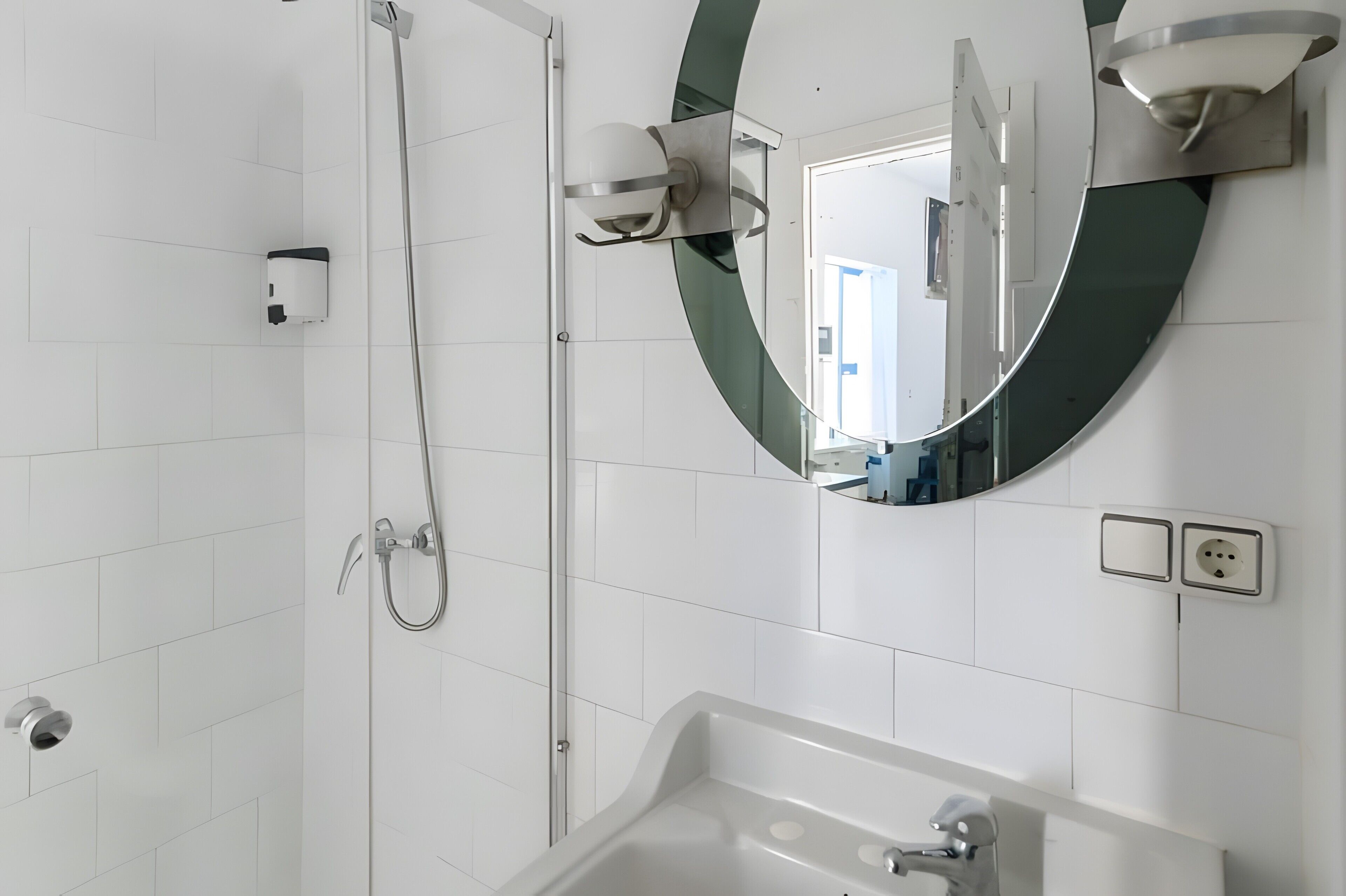 Een douche, een haardroger, handdoeken