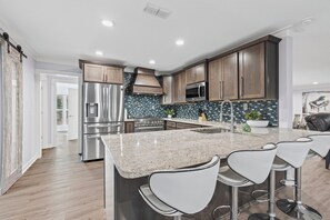 電子レンジ、オーブン、コンロ、食器洗い機