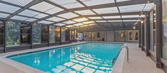 Spacious 4-bedroom house in lovely Mobile with stunning enclosed pool