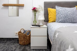 Iron/ironing board, WiFi, bed sheets - Vacation Apartment 'El Mirador' with Sea View, Shared Pool and Wi-Fi (Costa de Adeje)
