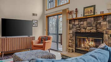 Televisión, chimenea