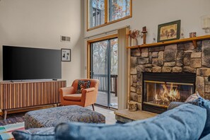 Télévision, cheminée