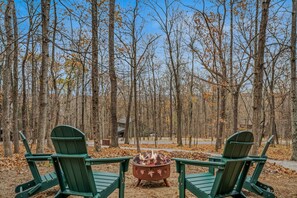 Property grounds - Skyefall - Perfect for family gatherings | Fireplace | Fire pit|Deck|Game room,|BBQ grill| Wifi|Hot tub (Berkeley Springs)
