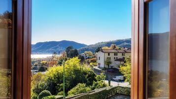 Apartment, Lake View | Premium bedding, down duvets, iron/ironing board, cots/infant beds