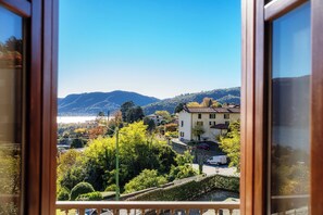 Lejlighed - søudsigt | Premium-sengetøj, dundyner, strygejern/strygebræt