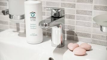 Lejlighed - søudsigt | Premium-sengetøj, dundyner, strygejern/strygebræt