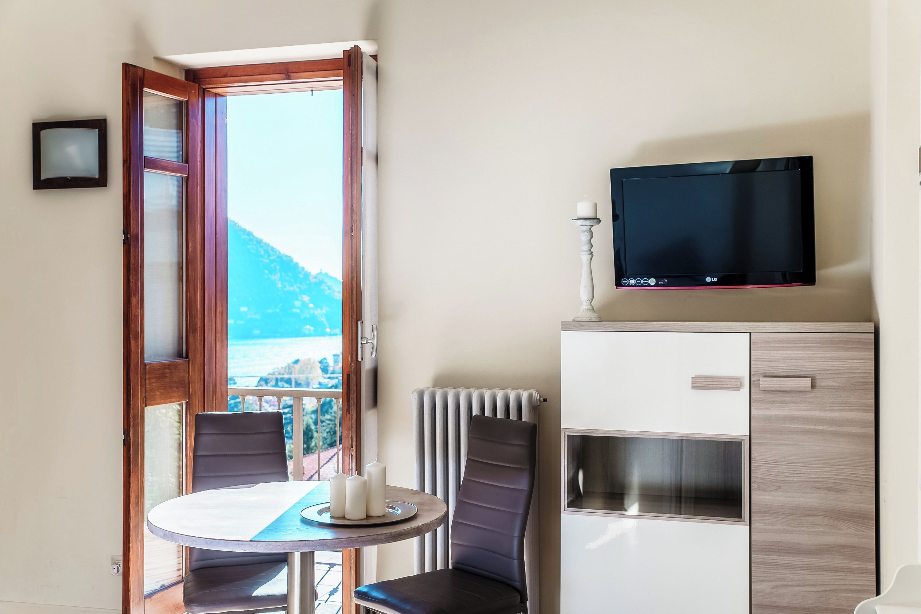 Apartment, Lake View | Premium bedding, down duvets, iron/ironing board, cots/infant beds