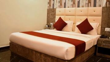 Deluxe Room | Desk, laptop workspace, free WiFi