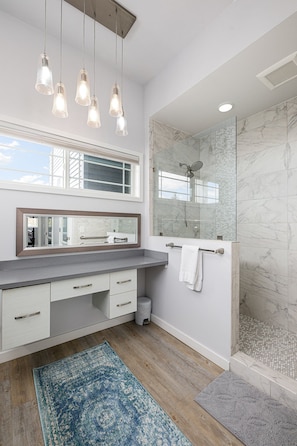Shower, hair dryer, towels