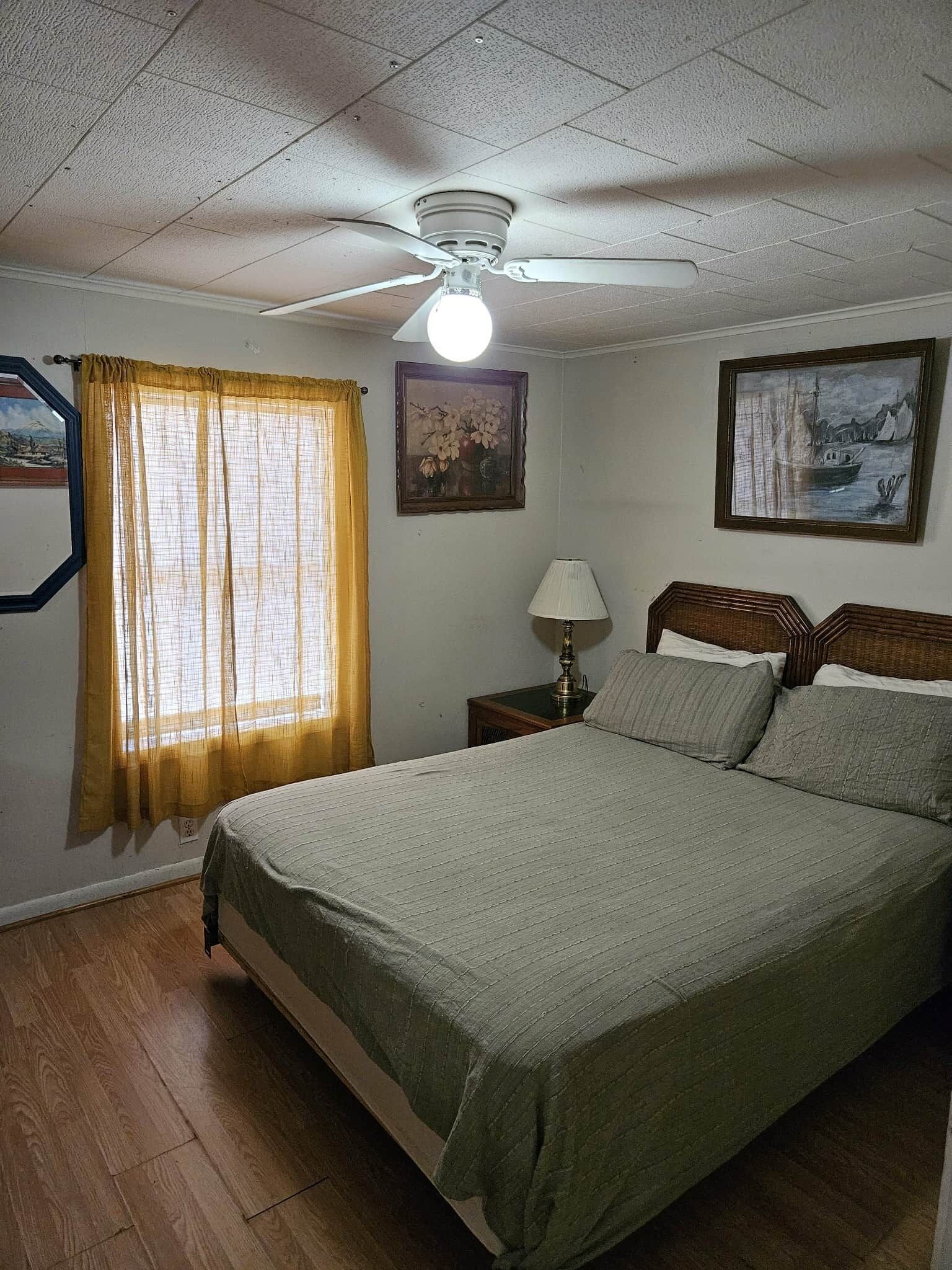 Free WiFi, bed sheets