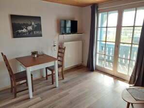 Dining - Apartment 'Reinbold' with Balcony and Wi-Fi (Durbach)