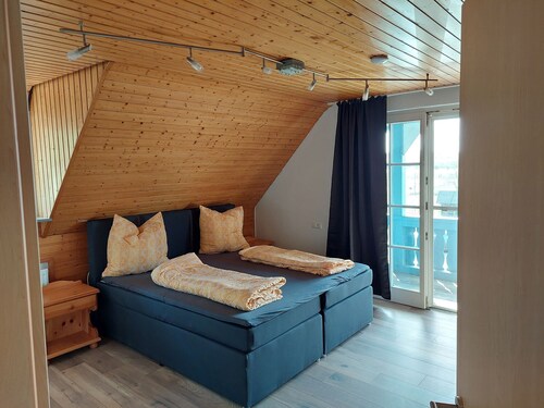 Apartment 'Reinbold' with Balcony and Wi-Fi