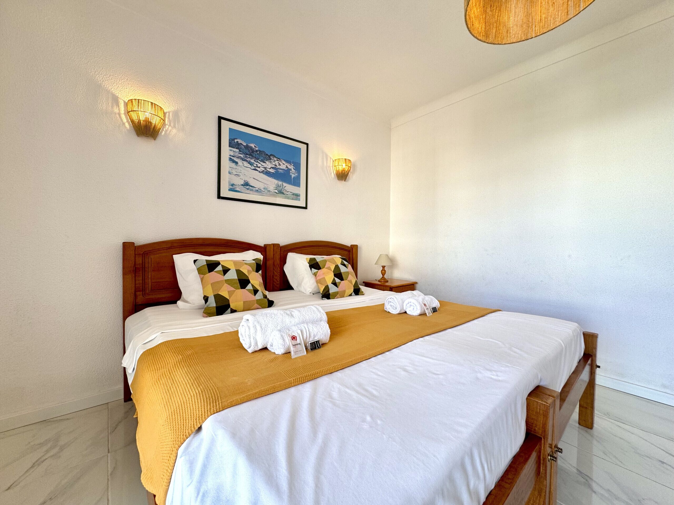 1 bedroom, bed sheets