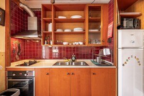 Frigorífic, microones, forn i placa de cuina