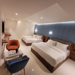 Bàn, khu vực làm việc phù hợp cho laptop, phòng cách âm 