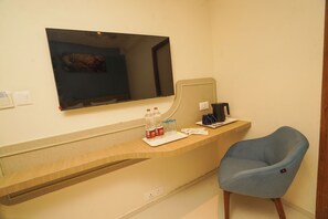 Exclusive Studio Suite | Desk, laptop workspace, soundproofing, iron/ironing board - Hotel Harriet (Rameshwaram)