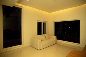 시그니처 스튜디오 | 책상, 노트북 작업 공간, 방음 설비, 다리미/다리미판