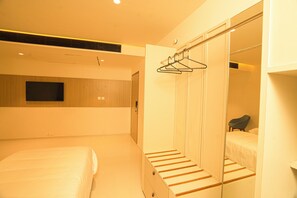 Standard Double or Twin Room | Desk, laptop workspace, soundproofing, iron/ironing board - Hotel Harriet (Rameshwaram)