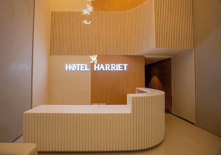 Fachada de la propiedad. Hotel Harriet, 50m away from temple Rameshwaram