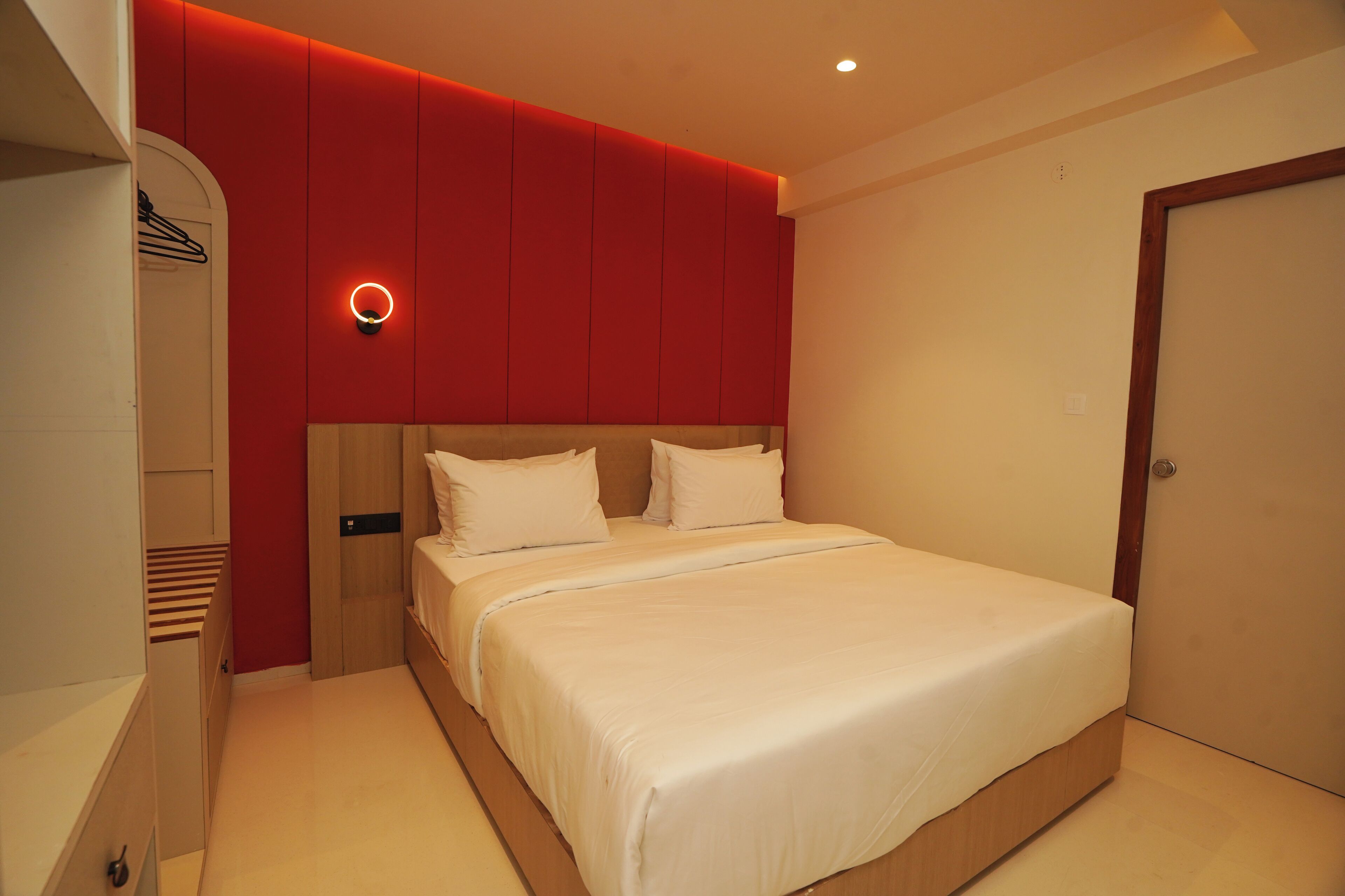 Standard Room | Desk, laptop workspace, soundproofing, iron/ironing board