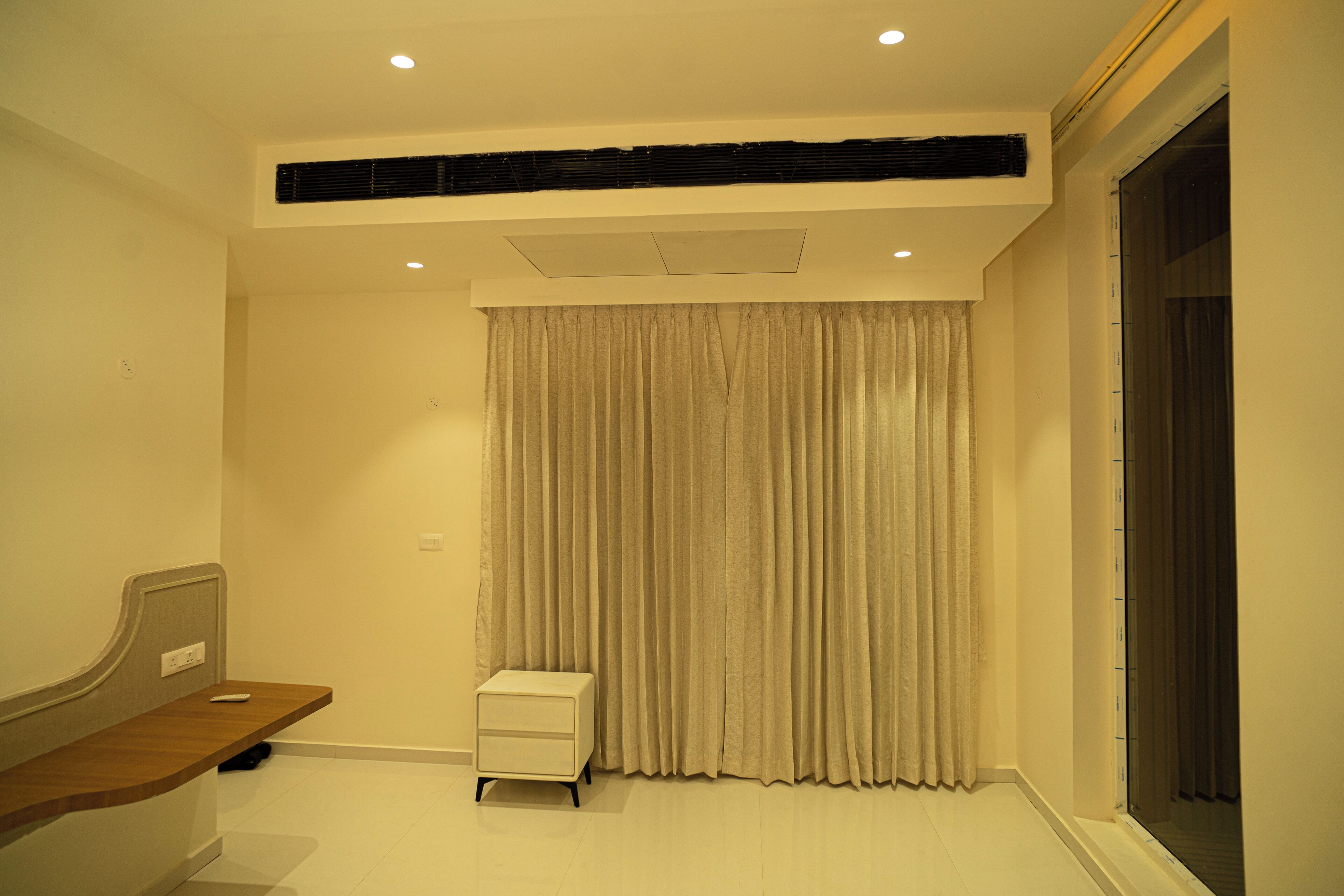 Signature Studio | Egyptian cotton sheets, premium bedding, memory foam beds, desk