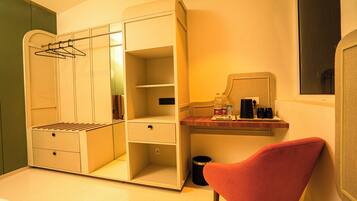 Grand Studio Suite | Desk, laptop workspace, soundproofing, iron/ironing board