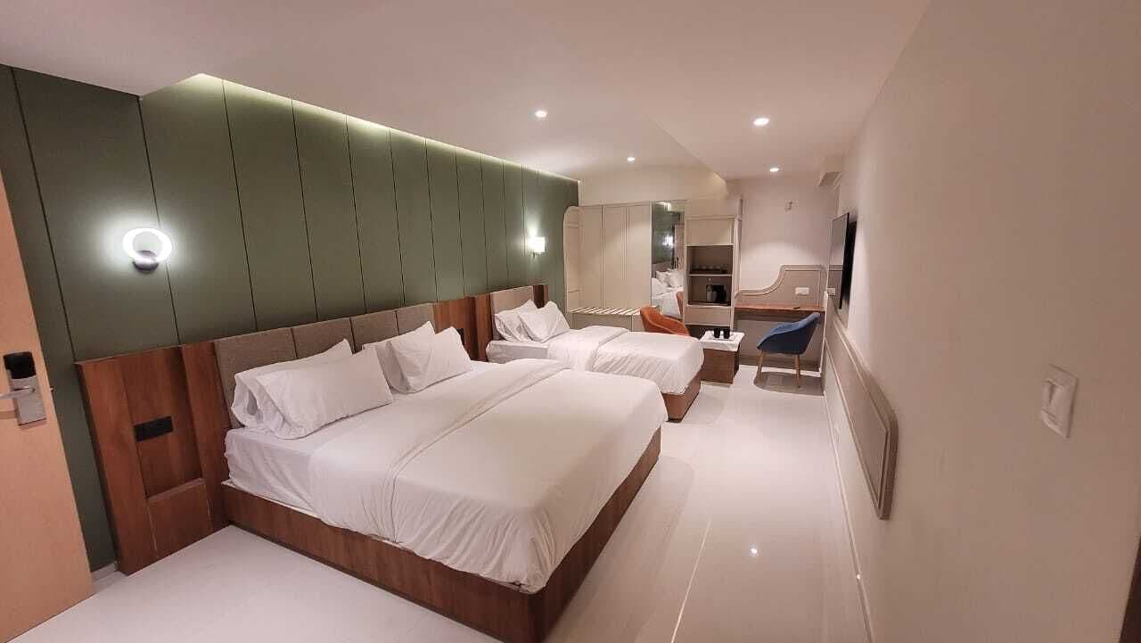 Escritorio y espacio para trabajar con un portátil