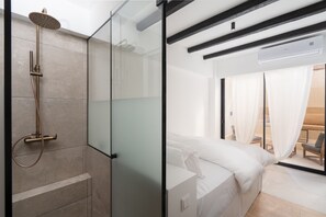 1 bedroom, iron/ironing board, free WiFi, bed sheets - 1BR Backyard Jacuzzi Retreat Near Acropolis (Athens)