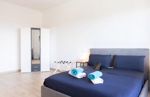 Een bureau, geluiddichte muren, gratis wifi