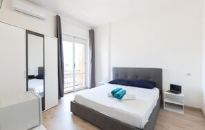 Escritorio, insonorización y wifi gratis 