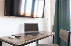 Escritorio, insonorización y wifi gratis 