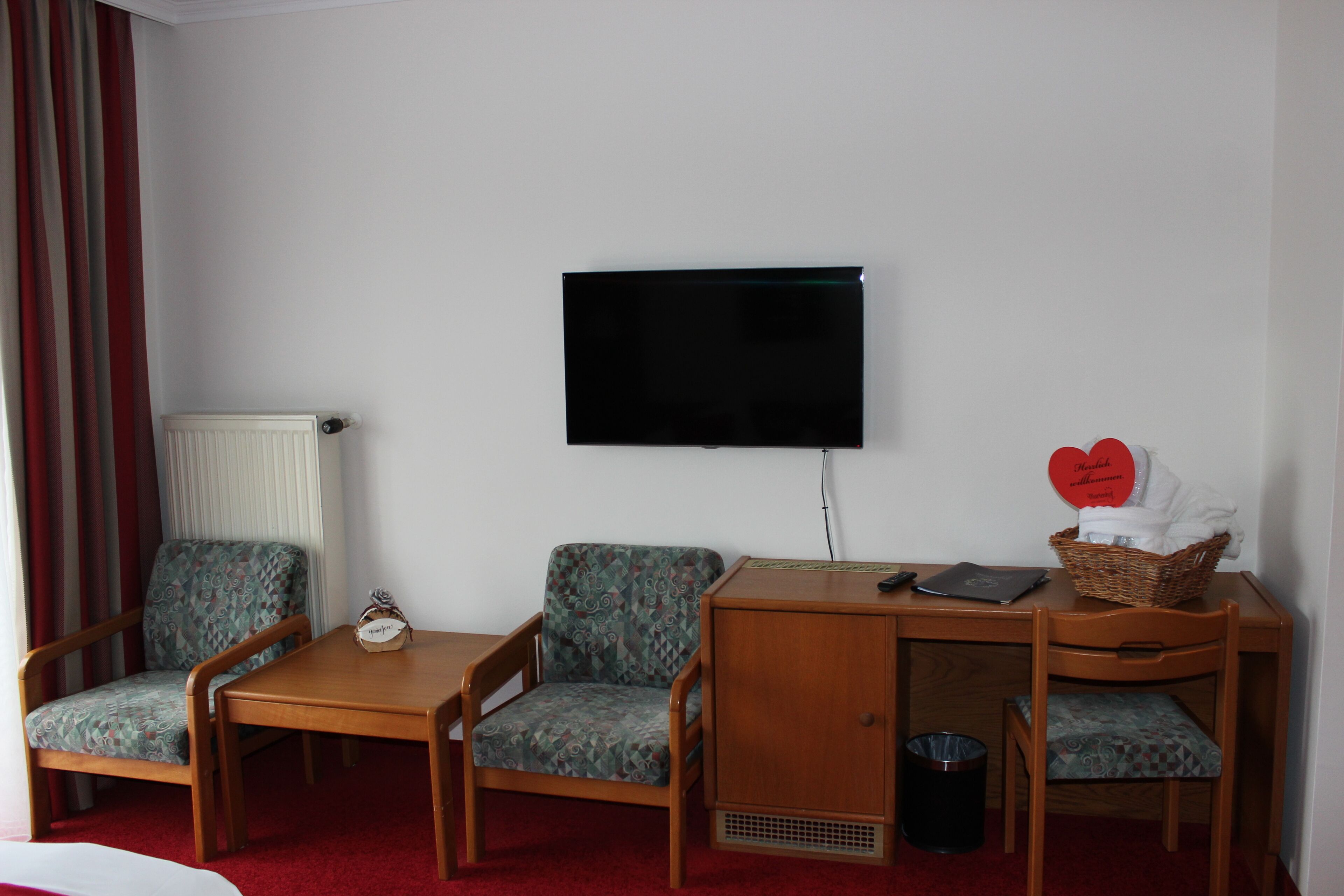 Standard Double Room, Resort View | Living area