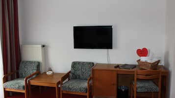 Standard-dobbeltværelse - udsigt over resort | Opholdsområde | Printere