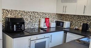 House, 2 Bedrooms, Fireplace | Private kitchen - Stunning Home in Quiet Staffordshire Countryside (Burton on Trent)