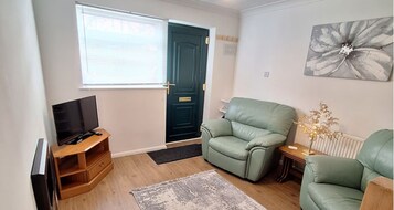 House, 2 Bedrooms, Fireplace | Living area