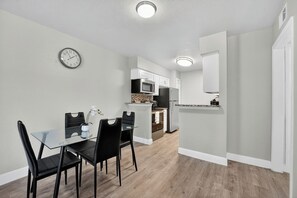 Dining - The Paxton | Sleek 2 Bedroom Flat (Texas)