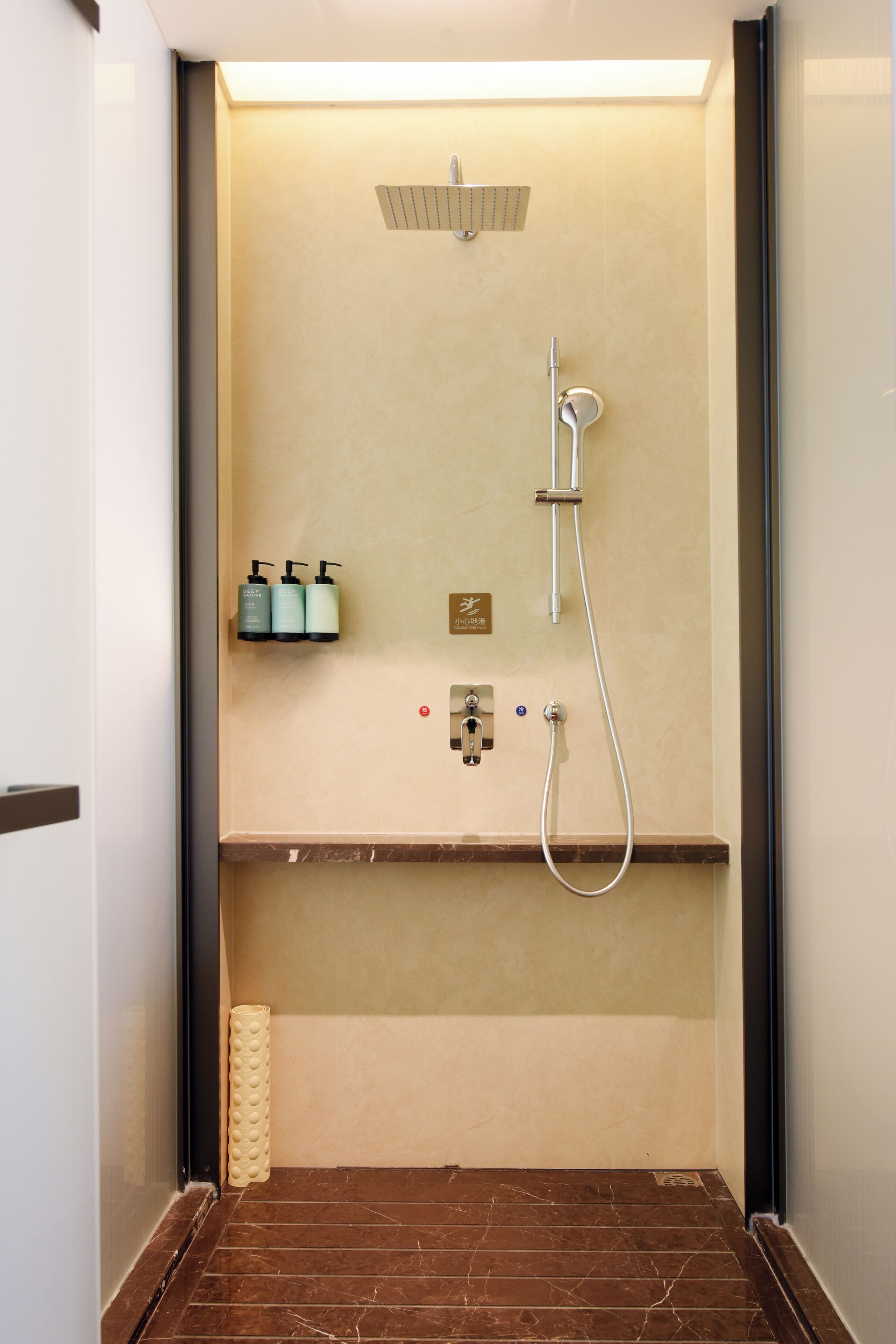 Standard-huone, 1 suuri parisänky | Kylpyhuone | Ympäristöystävälliset hygieniatuotteet