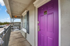 Exterior detail - Modern renovated studio offering comfort and style (Las Vegas)