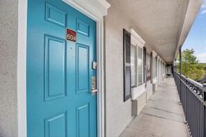 Exterior detail - Stylish renovated studio with new modern design (Las Vegas)