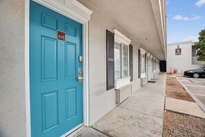 Exterior detail - Cozy updated studio with comfortable modern layout (Las Vegas)